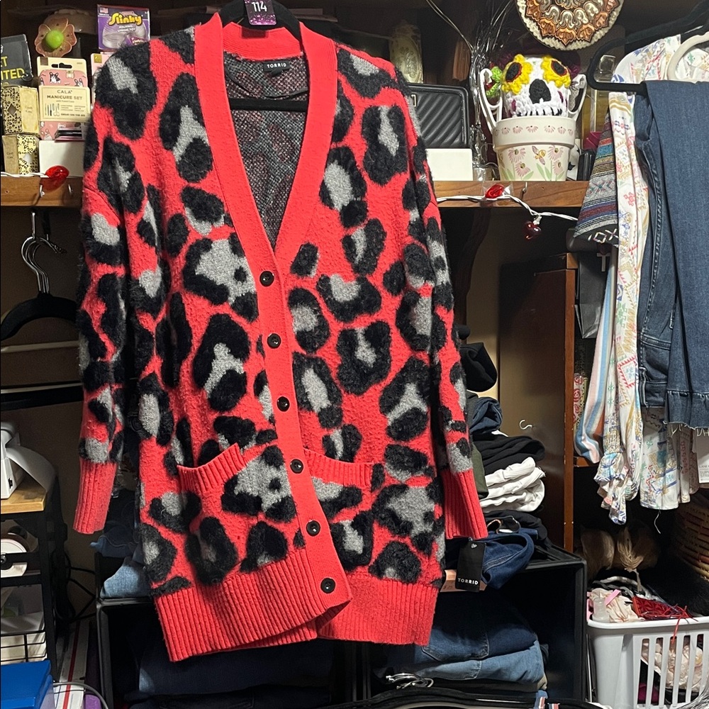 #0 017 size 1 torrid Leopard Print Button-Front Cardigan Sweater w/ pockets